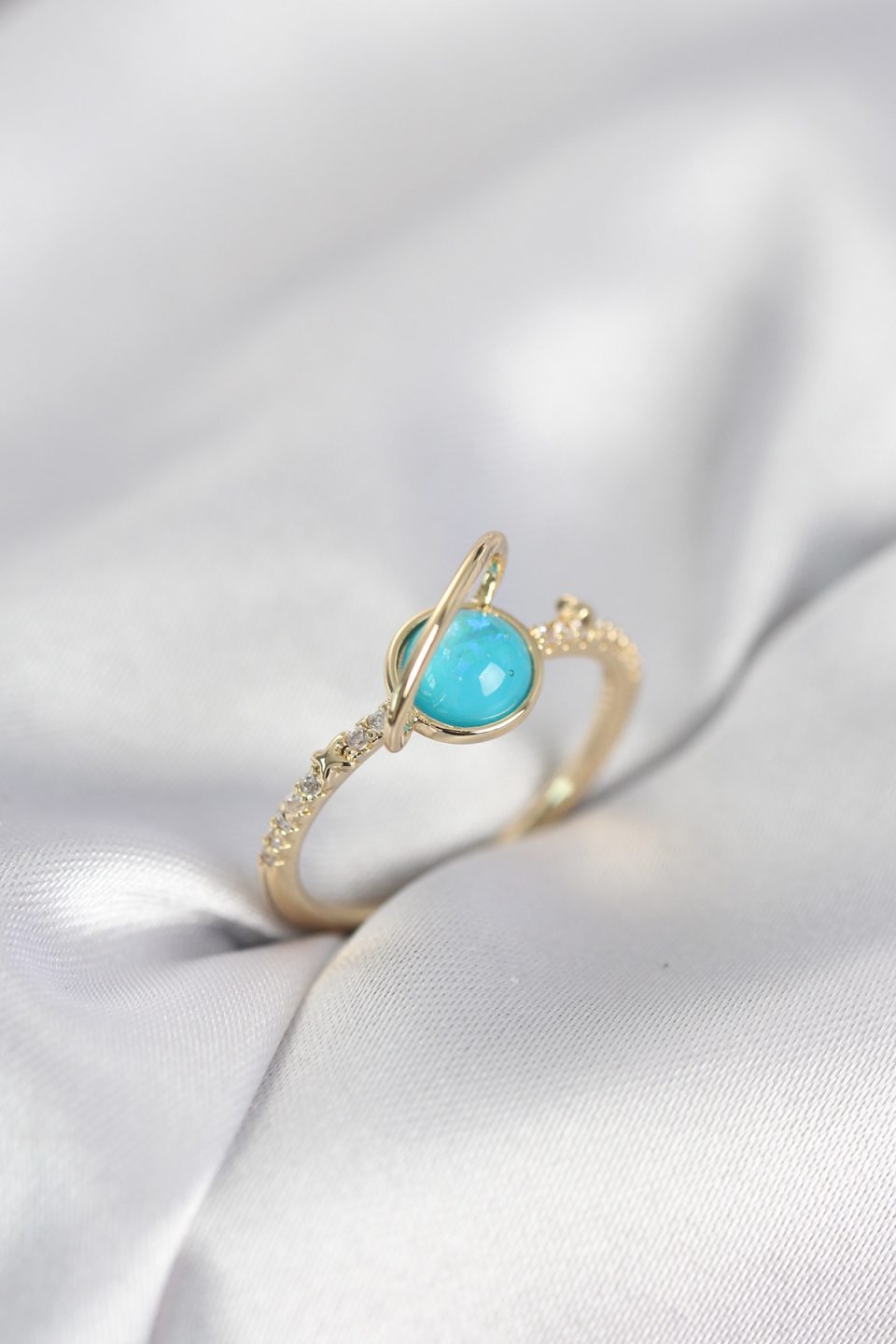 Shekka Gold Renk Zirkon Taşlı Satürn Model Kadın Yüzük