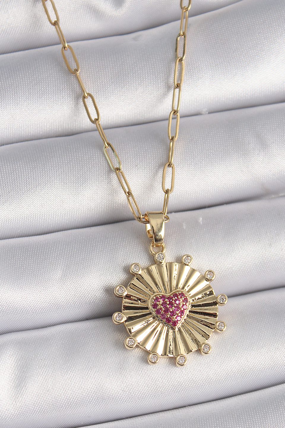 Shekka 316L Çelik Gold Renk Pembe Zirkon Taşlı Kalp İşleme Madalyon Model Kadın Kolye