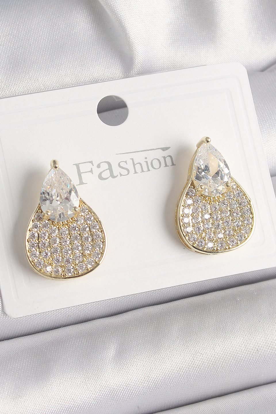 Shekka Pirinç Gold Renk Zirkon Taşlı Damla Model Kadın Küpe