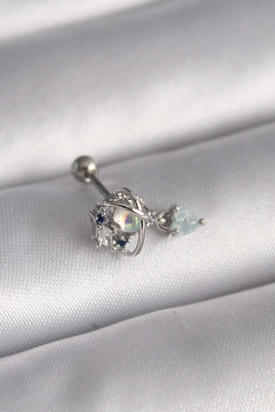 Shekka 316L Çelik Gümüş Renk Zirkon Taşlı Sallantı Kalp Detay Tragus Piercing