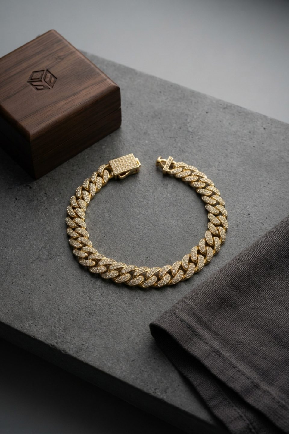 Shekka Cuban Zincir Model Zirkon Taşlı Gold Renk Erkek Bileklik