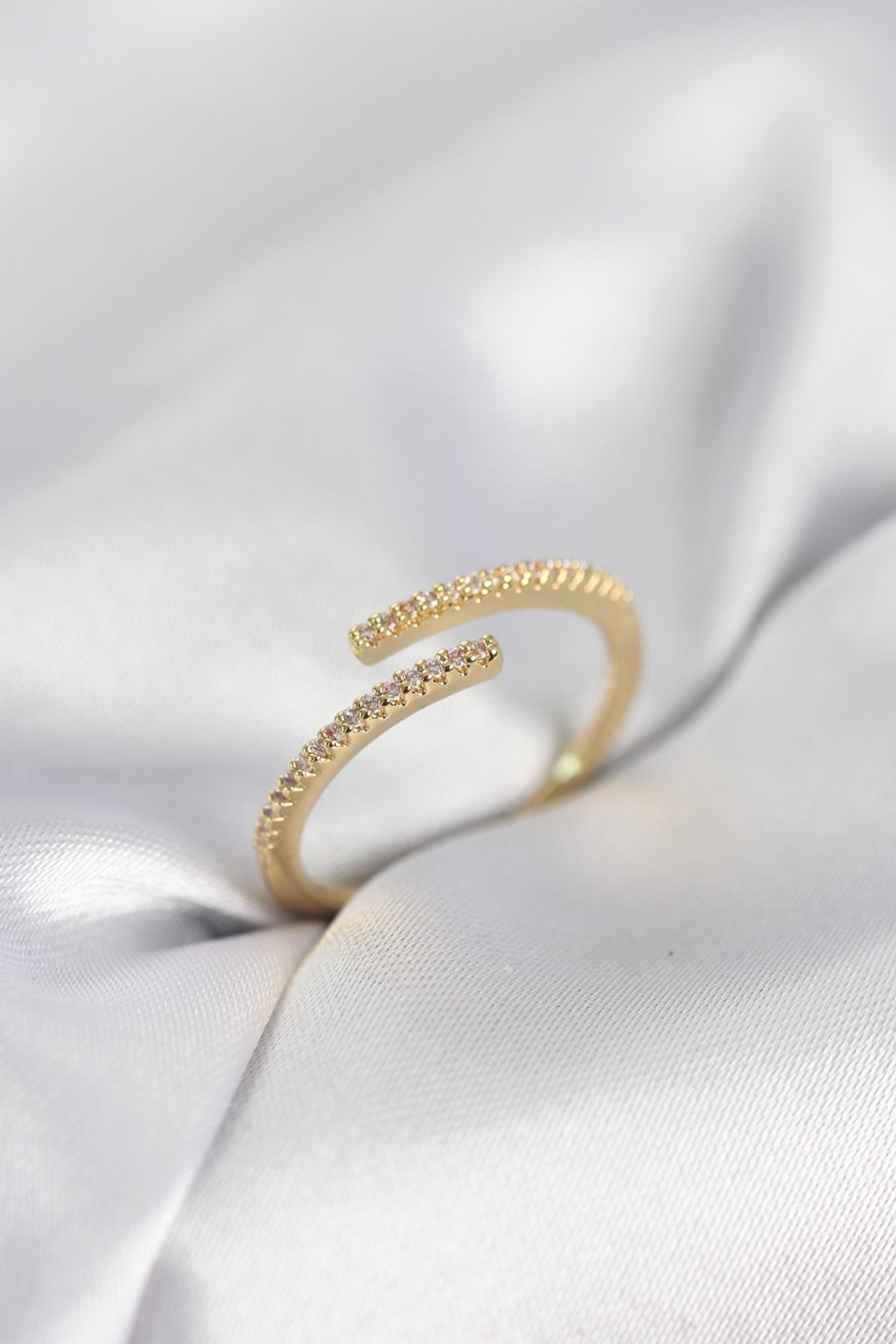Shekka Gold Renk Zirkon Taşlı Yılan Tarz Kadın Yüzük