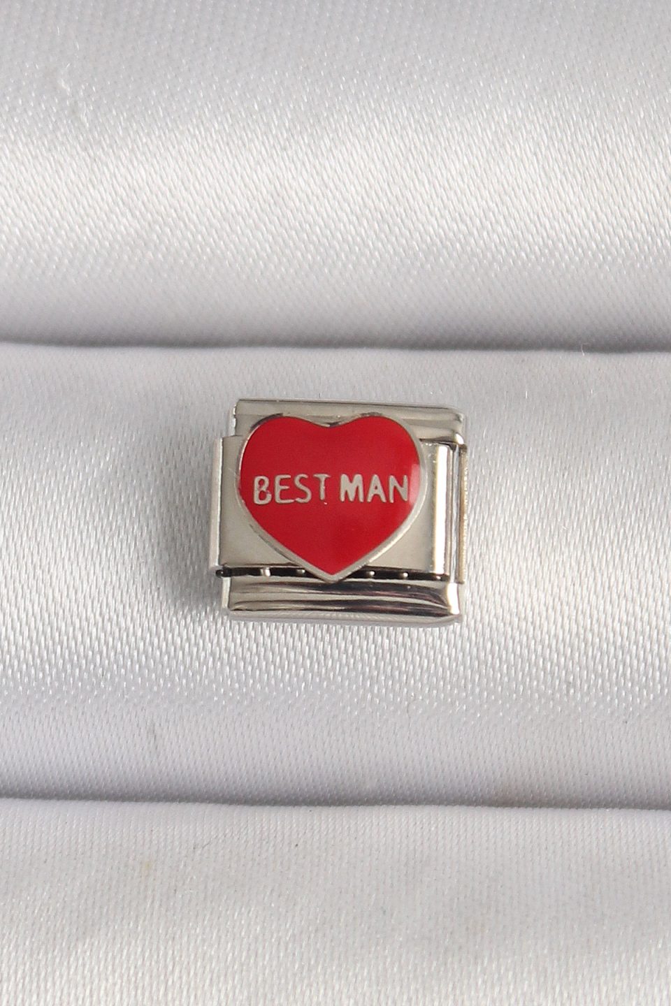 Shekka 316L Çelik Gümüş Renk 'Best Man' Yazılı Kırmızı Kalp İşlemeli Nomination Charm