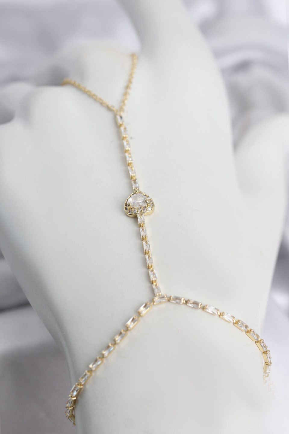 Shekka Gold Renk Pirinç Zirkon Taşlı Kalp Model Şahmeran