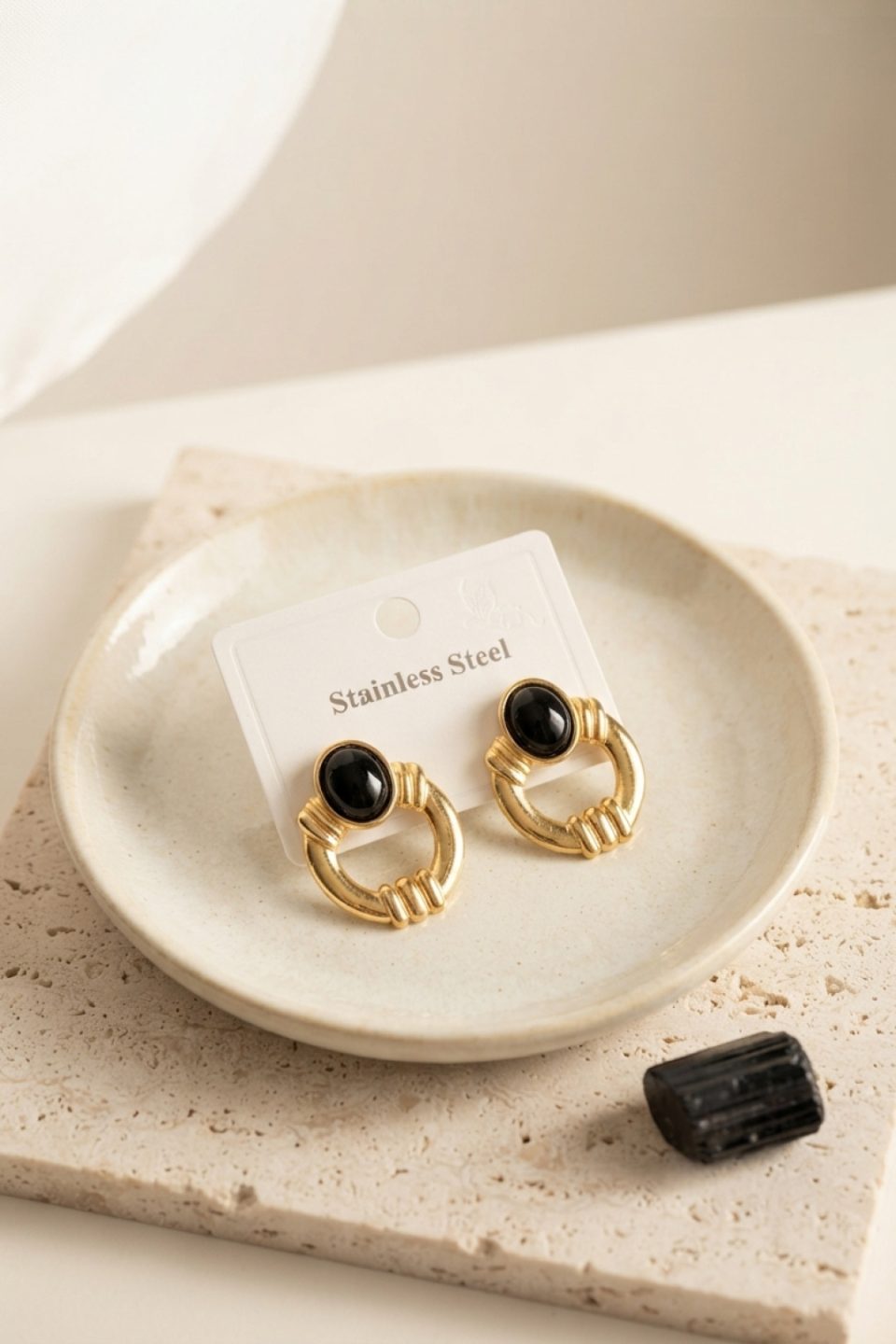 Shekka 316L Çelik Gold Renk Vintage Siyah Taşlı Küpe
