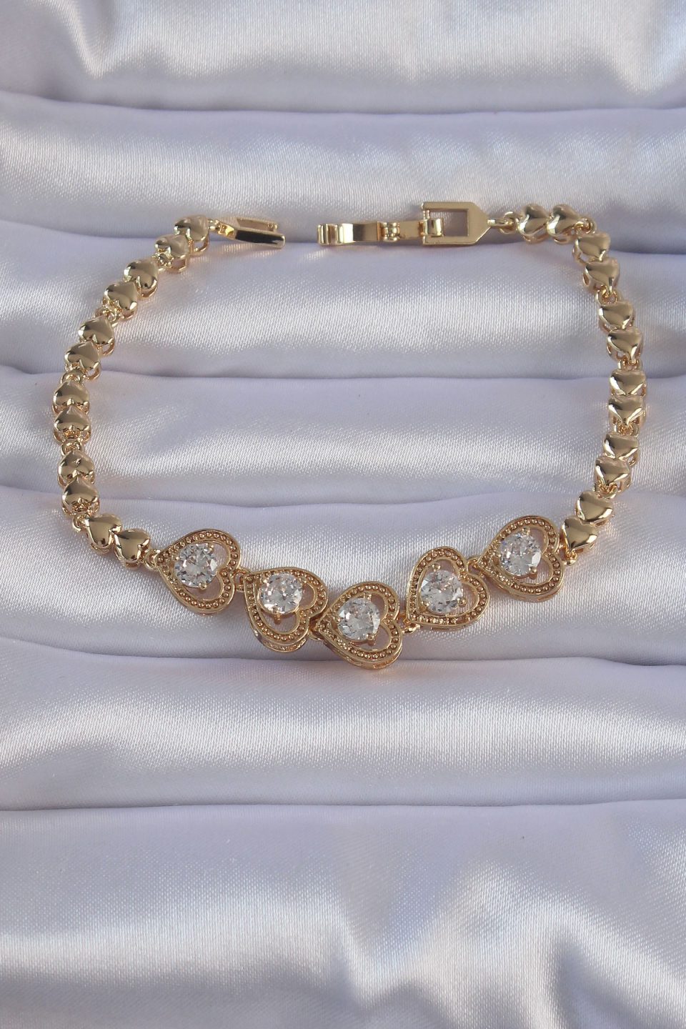 Shekka Pirinç Gold Renk İçi Zirkon Taşlı Kalp Figürlü Bileklik