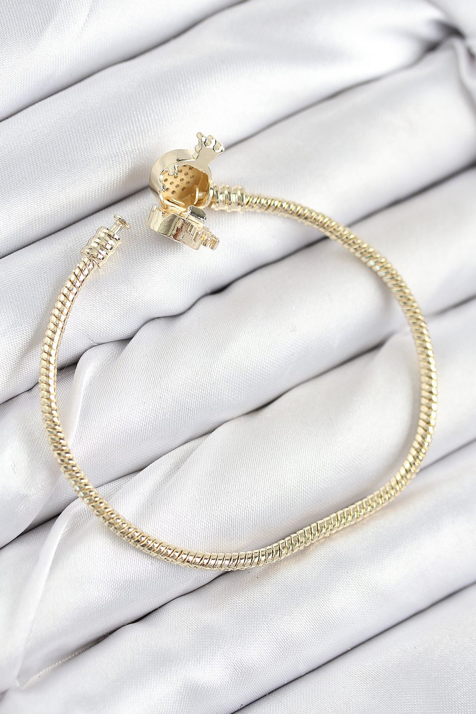 Shekka Pirinç Charm Zirkon Taşlı Taç Model Gold Renk Kadın Bileklik — görsel 2