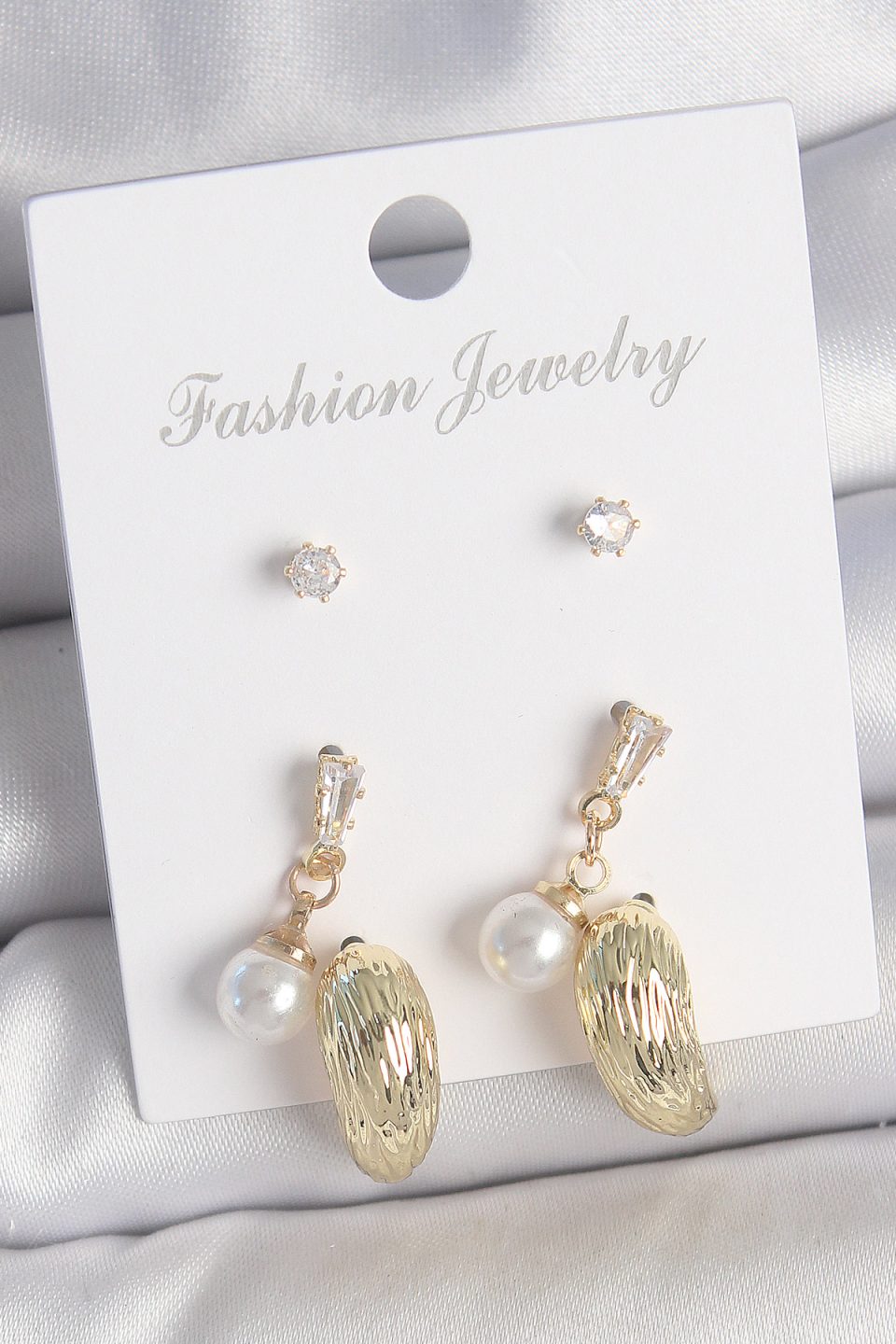 Shekka Pirinç Gold Renk Zirkon Taşlı İncili Sallantılı İşlemeli Damla Model 3 Çift Kadın Küpe Seti