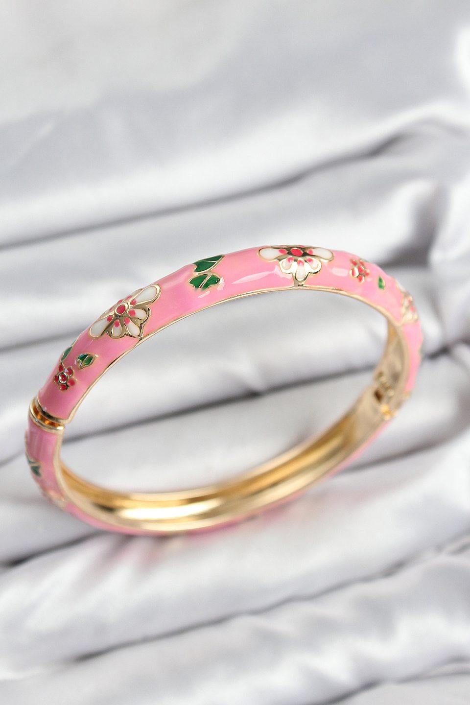 Shekka Mineli Pirinç Pembe Çiçek Motifli Gold Kadın Kelepçe