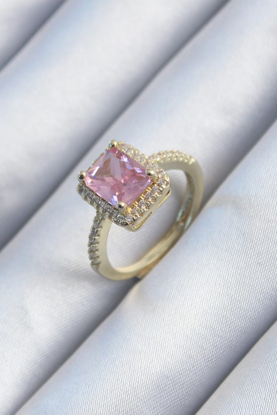Shekka Pirinç Gold Renk Pembe Zirkon Taşlı Kadın Yüzük