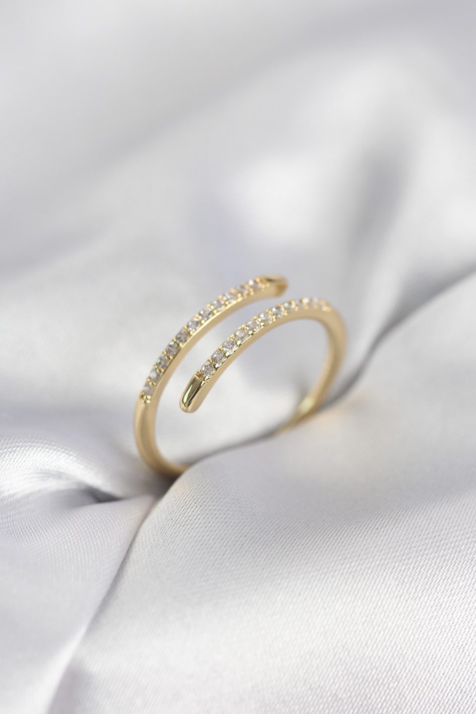 Shekka Gold Renk Yılan Kuyruk Model Zirkon Taşlı Kadın Yüzük