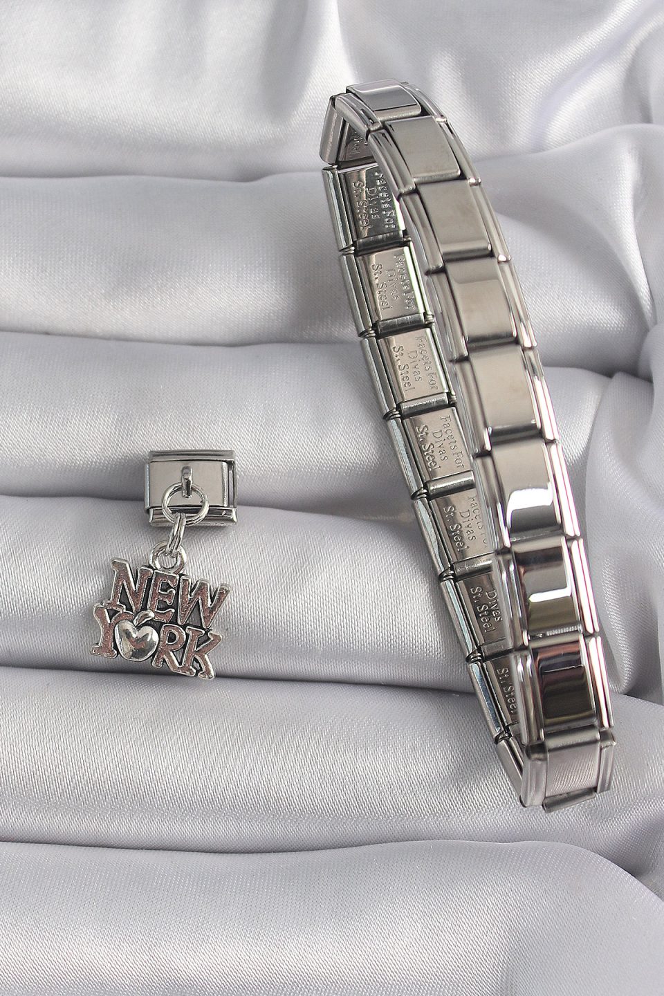 Shekka 316L Çelik Gümüş Renk Sallantı New York Yazı Model Nomination Charm — görsel 2