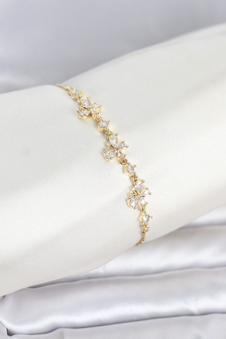 Shekka Gold Renk Pirinç Kelebek Model Asansörlü Model Kadın Bileklik