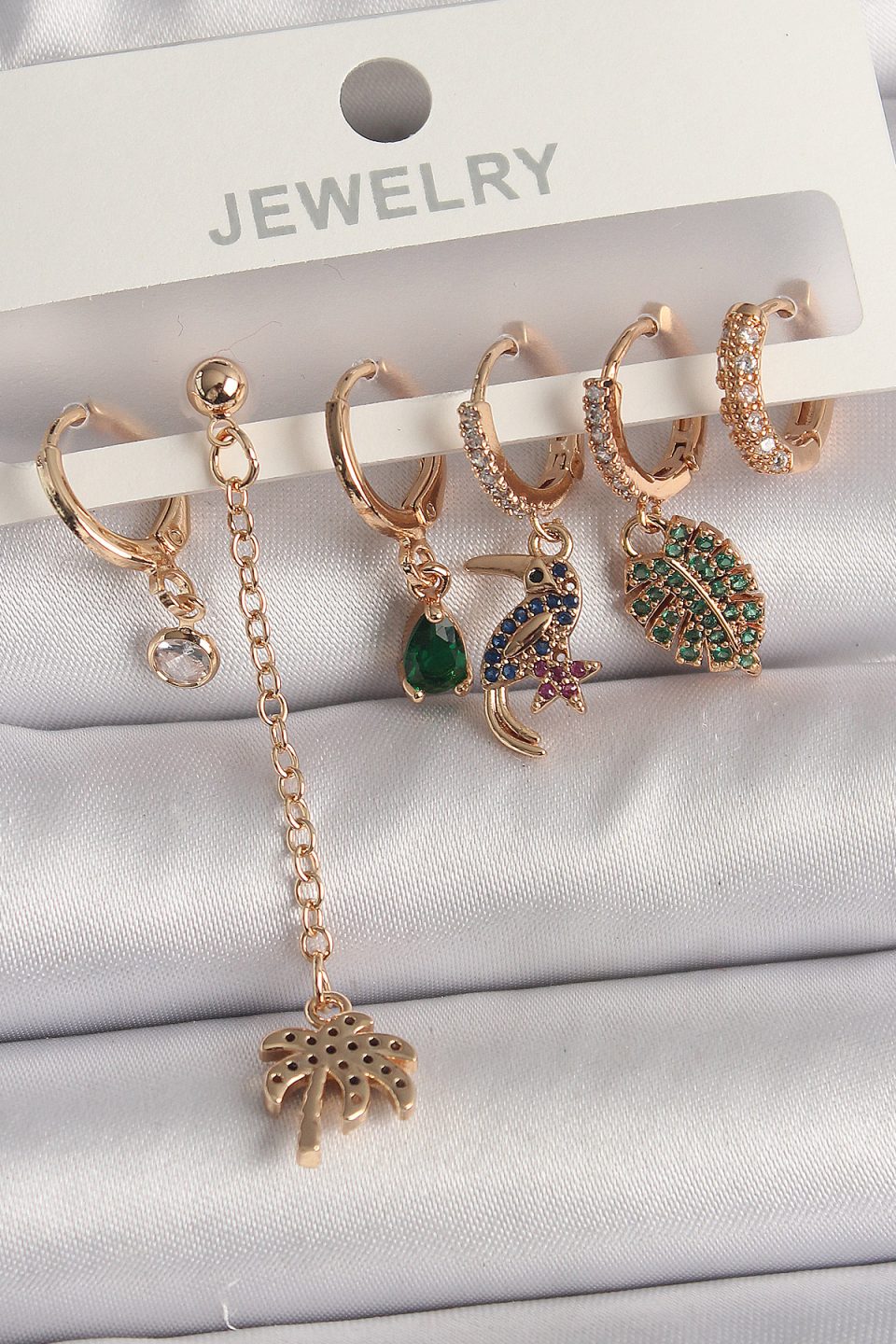 Shekka Pirinç Gold Renk Sallantı Zirkon Taşlı Ağaç Figür Kadın Küpe Seti
