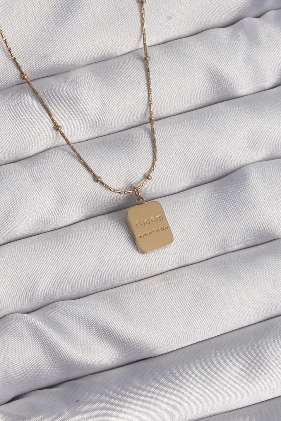 Shekka 316L Çelik Gold Renk Kare Charm Model Kolye