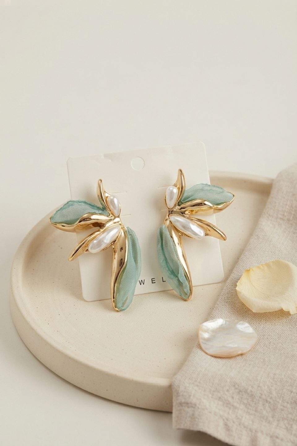 Shekka Buz Mavisi Renk Lotus Yaprak Model Kadın Küpe
