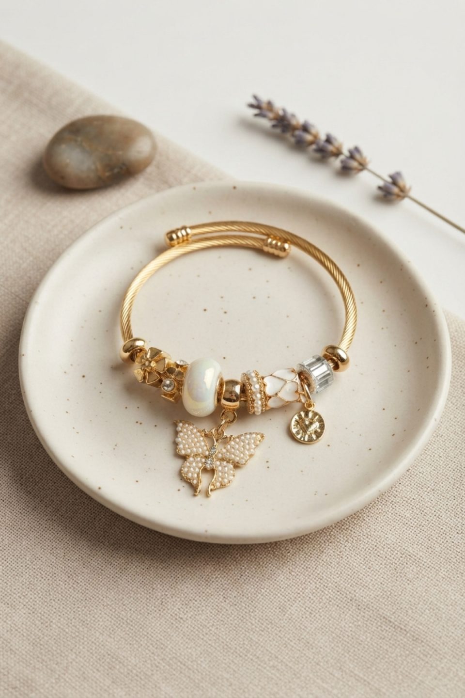 Shekka Beyaz Kelebek Model Gold Renk Charmlı Bileklik