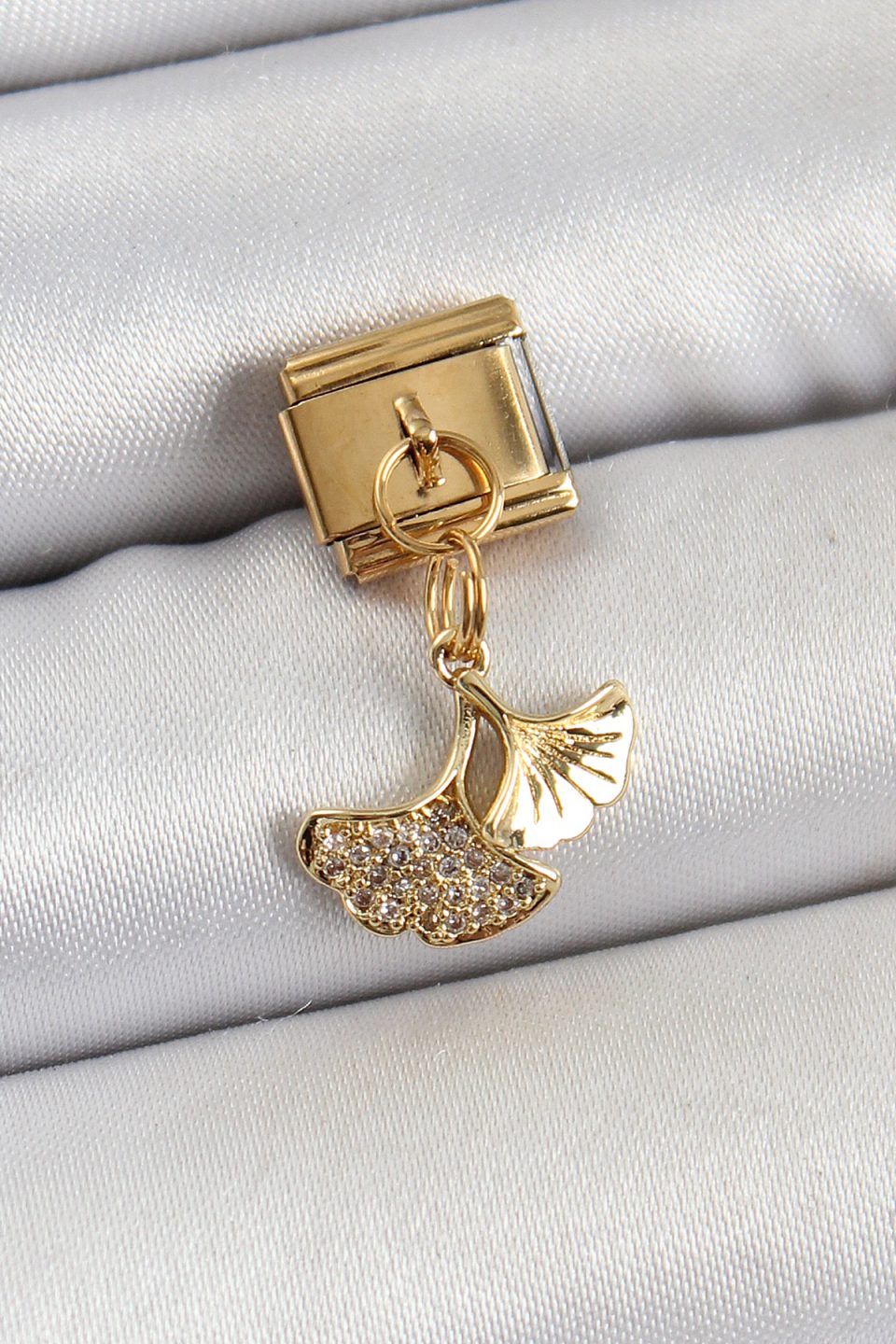 Shekka 316L Çelik Sallantılı Zirkon Taşlı Balık Kuyruğu Model Gold Renk Nomination Charm