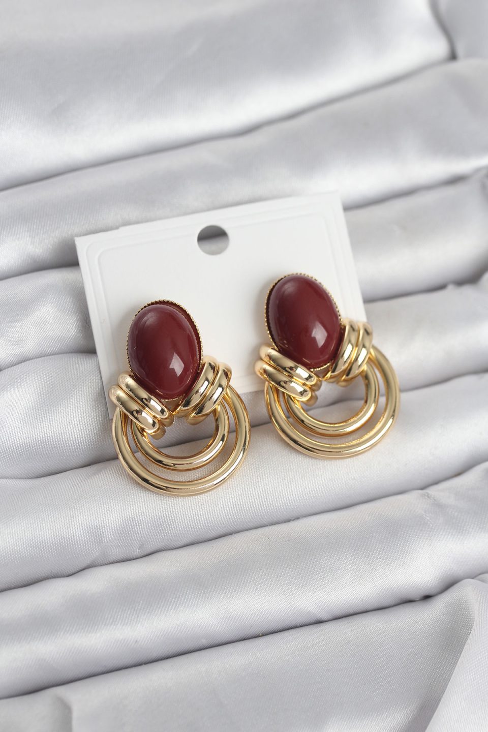 Shekka Pirinç Gold Renk Bordo Taşlı Vintage Kadın Küpe