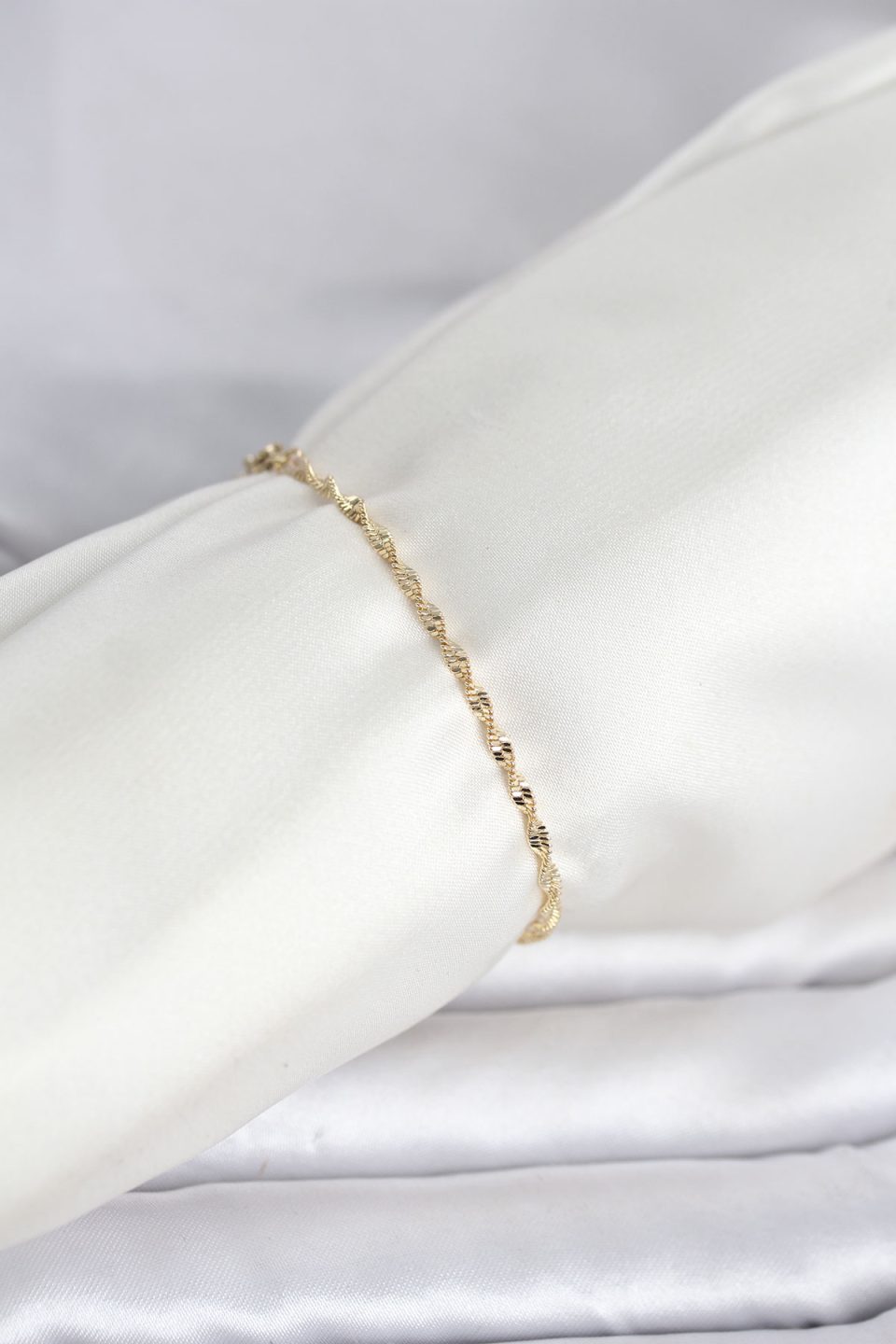Shekka CM 14K Gold Renk Yassı Ezme Burgu Model Kadın Bileklik