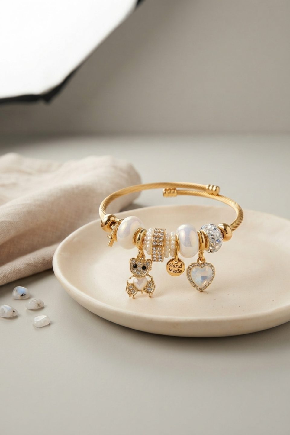 Shekka Tedy Bear Model Gold Renk Beyaz Charmlı Bileklik