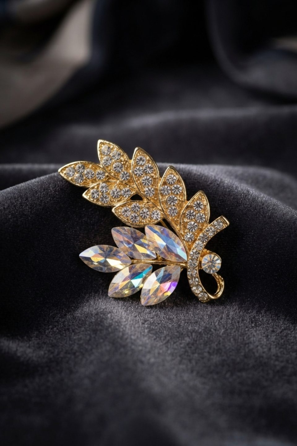 Shekka Gold Renk Zirkon Taşlı Başak Model Broş