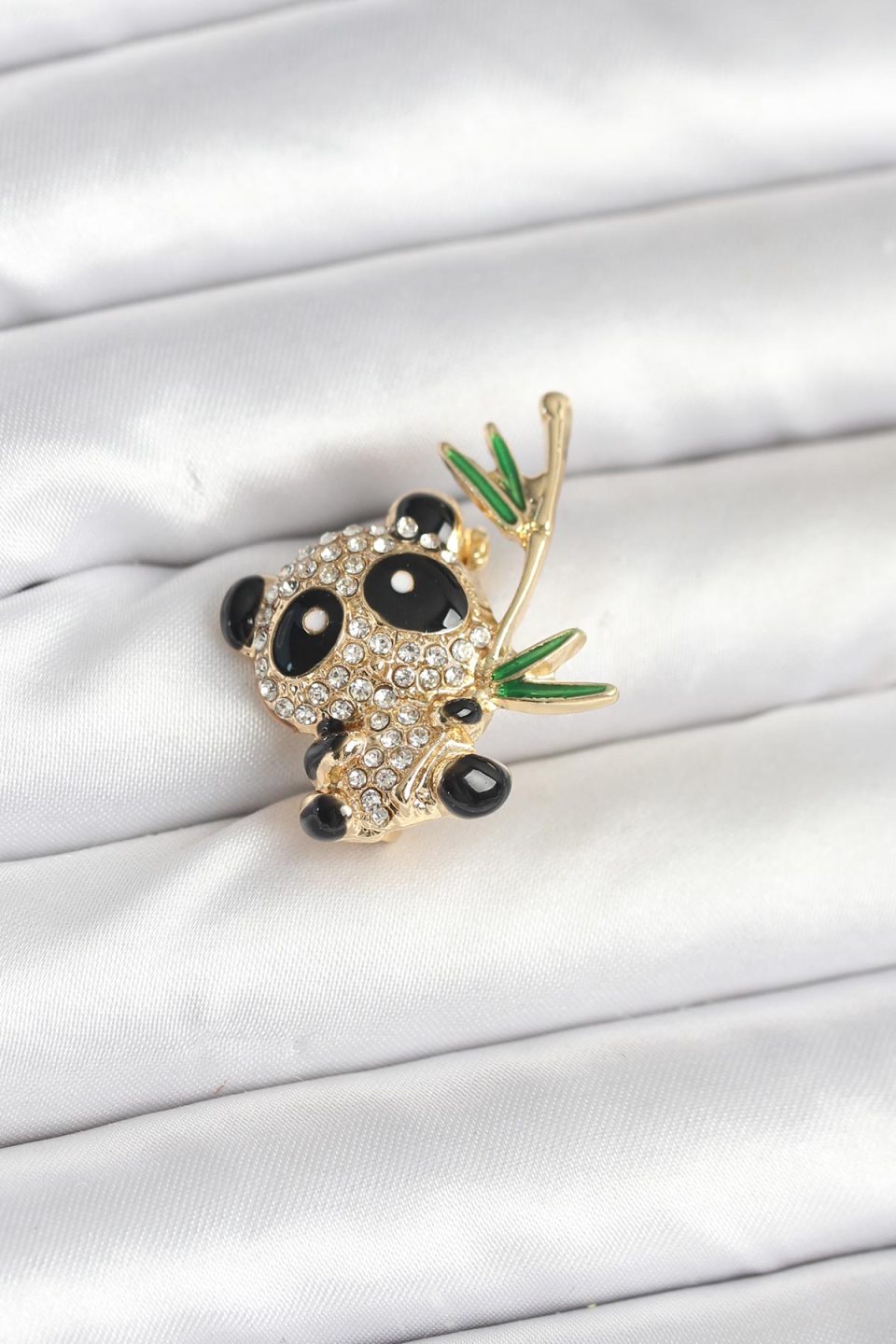 Shekka Panda Model Broş