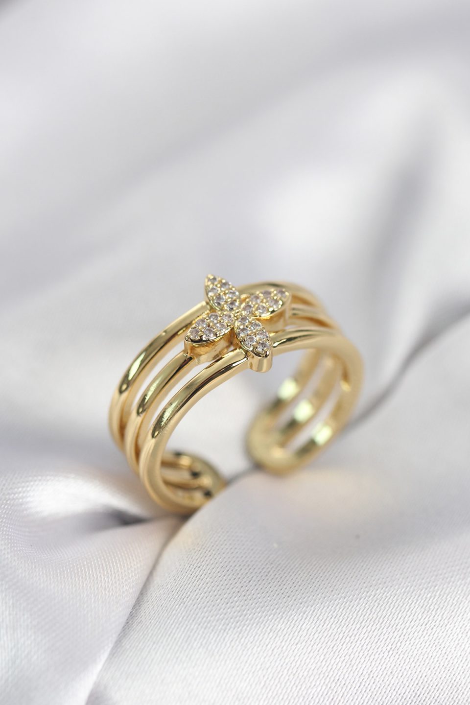 Shekka Gold Renk Zirkon Taşlı Yonca Model Kadın Yüzük