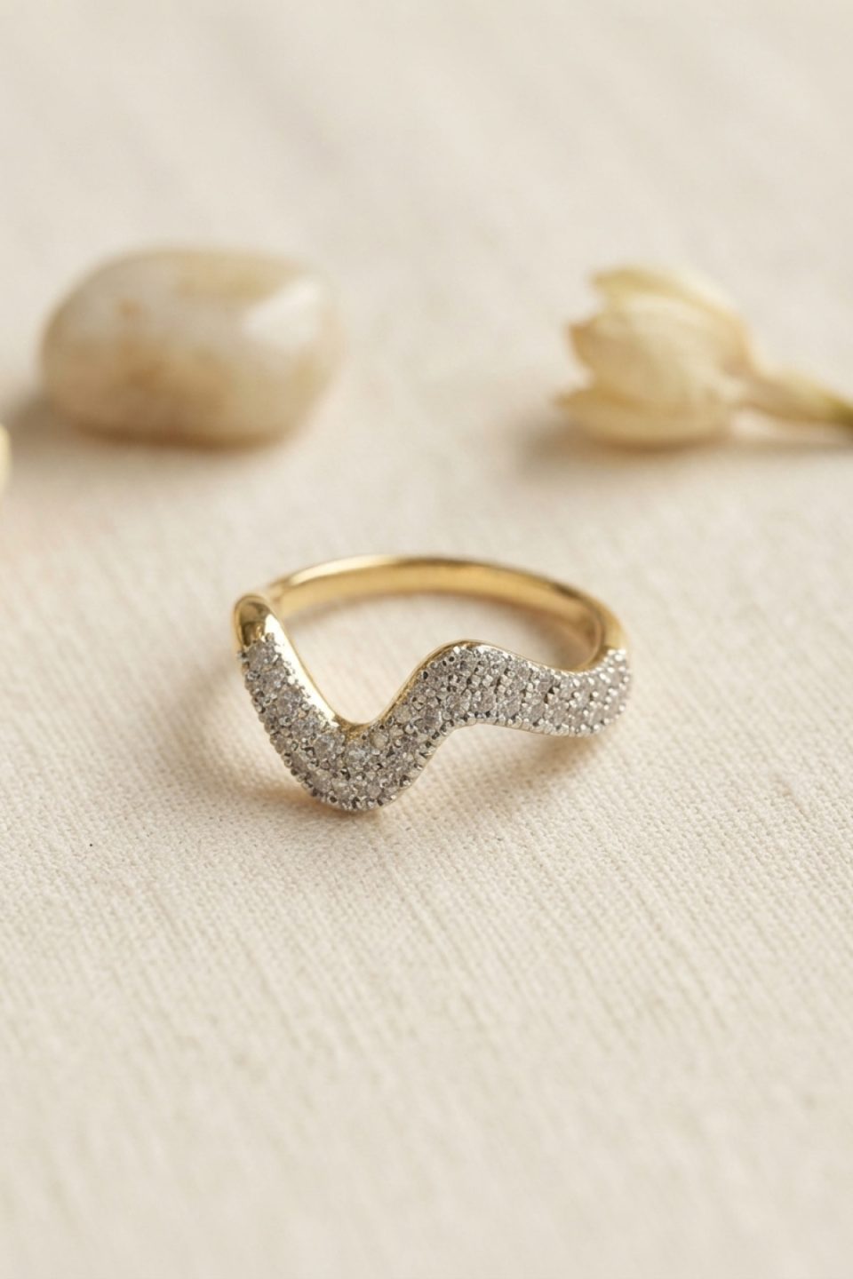 Shekka Gold Renk Zirkon Taşlı Dalga Model Kadın Yüzük