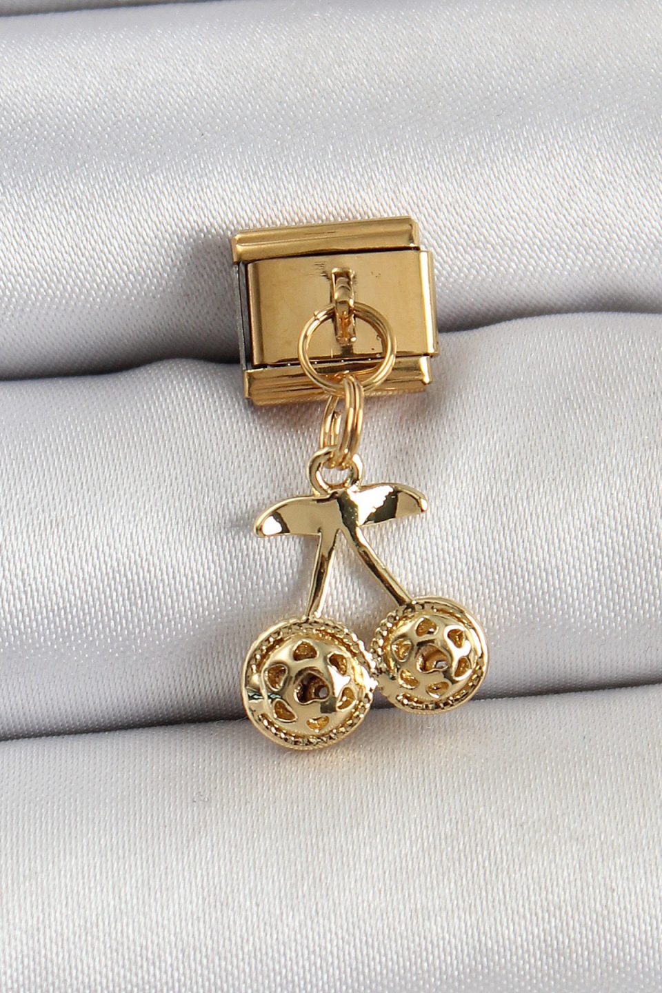 Shekka 316L Çelik Sallantılı Zirkon Taşlı Fiyonk Model Gold Renk Nomination C316L Çelik Sallantılı Kiraz Model Gold Renk Nomination Charm