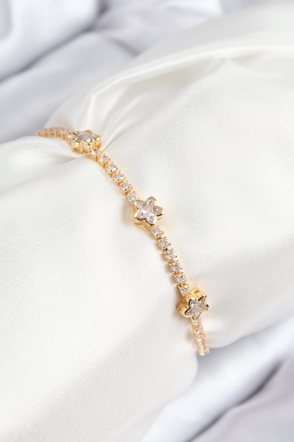 Shekka Pirinç Zirkon Taşlı Yıldız Model Gold Renk Asansörlü Kadın Bileklik