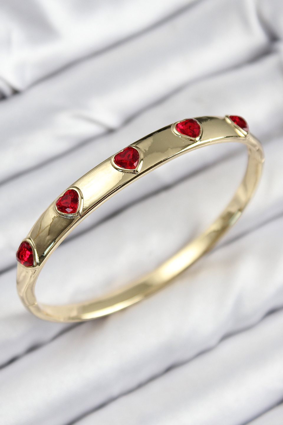 Shekka Pirinç Zirkon Taşlı Kırmızı Kalp Model Gold Renk Kadın Kelepçe