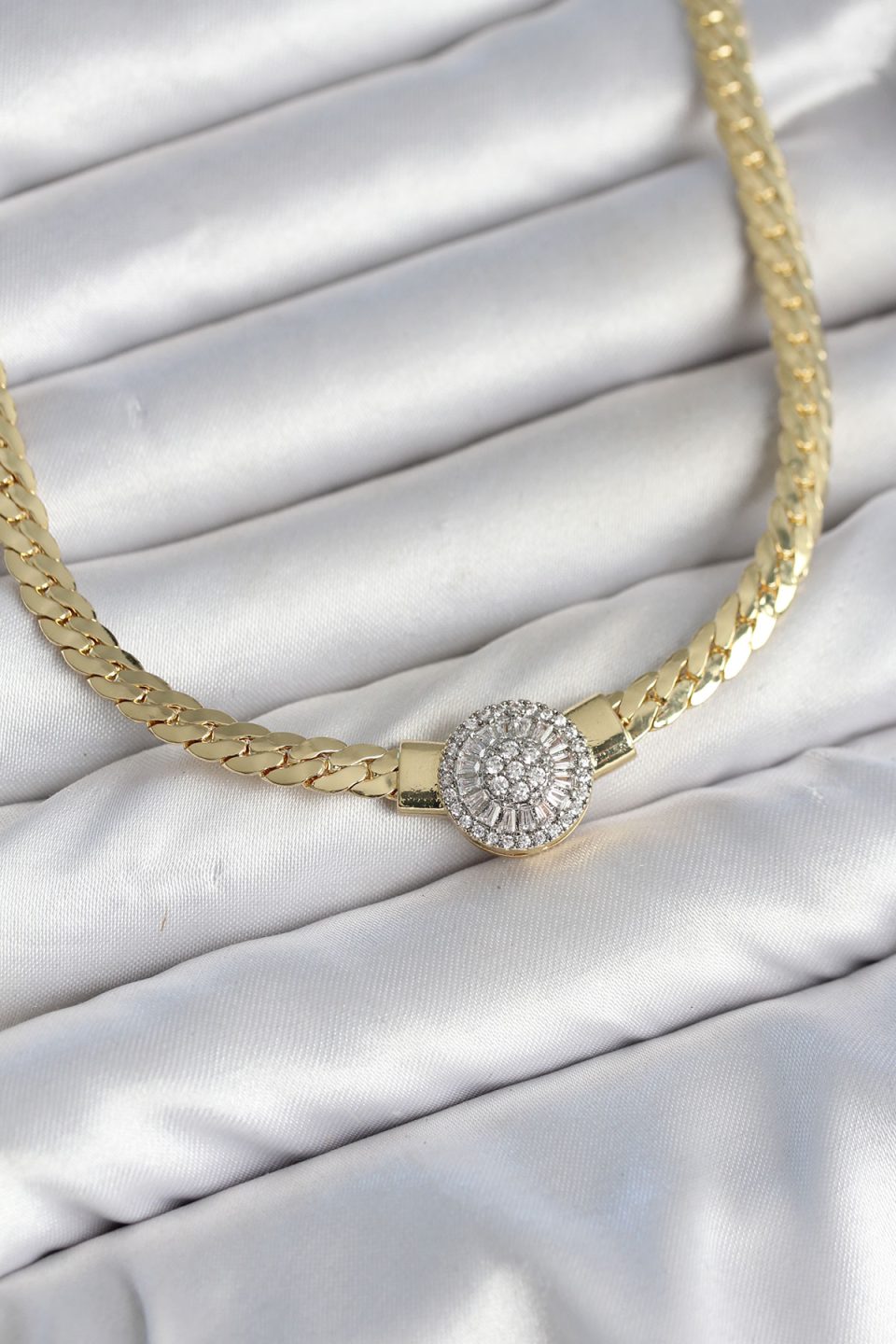 Shekka Ezme Zincir Model Zirkon Taşlı VIP Seri Gold Renk Kadın Kolye