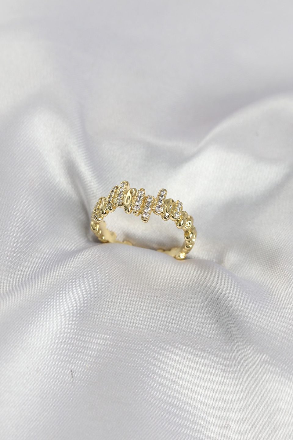 Shekka Gold Renk Pirinç Ritim Model Zirkon Taşlı Kadın Yüzük