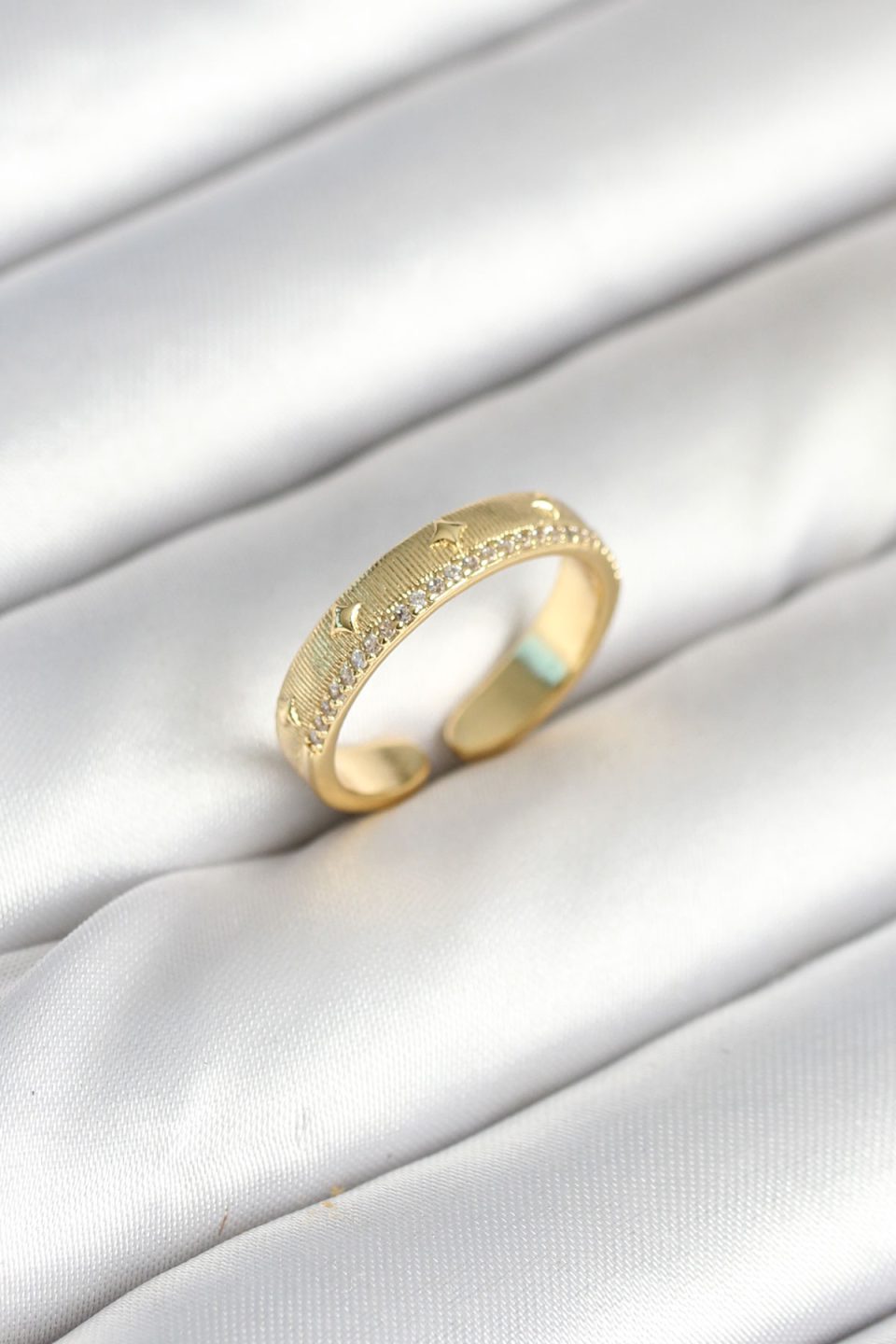 Shekka Gold Renk Şerit Zirkon Taşlı Kadın Yüzük