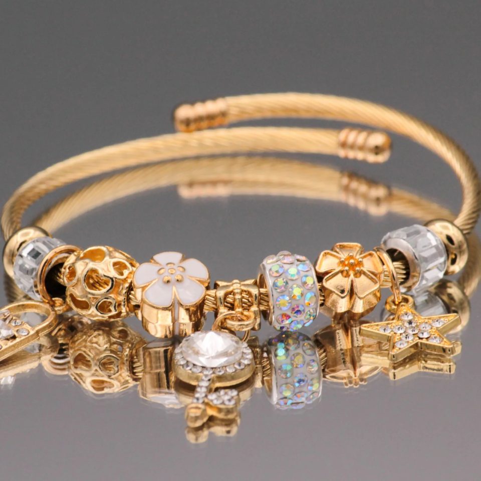 Shekka Yıldız Kilit ve Anahtar Figürlü Taşlı Gold Charm Bileklik — görsel 2