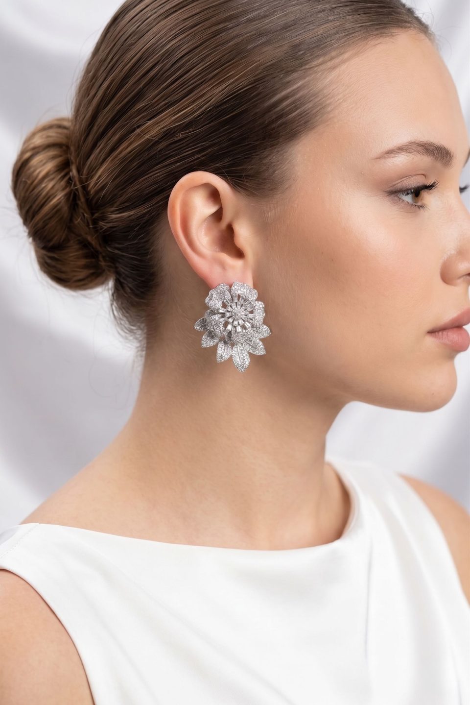 Shekka Gümüş Renk Zirkon Taşlı Çiçek Model Kadın Abiye Küpe