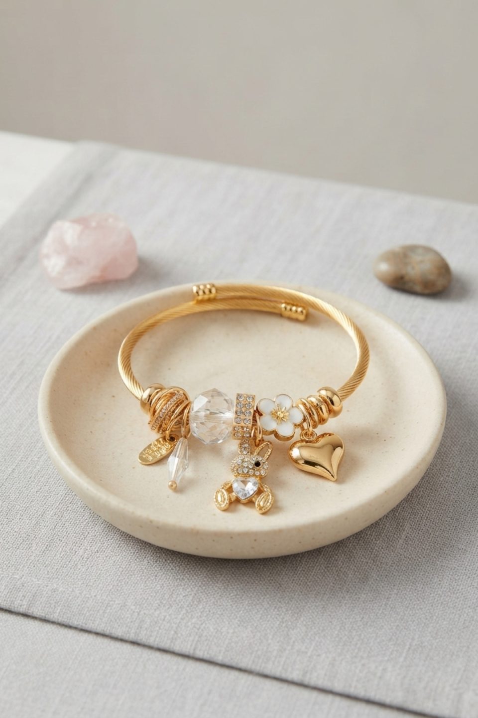 Shekka Tavşan Model Gold Renk Beyaz Charmlı Bileklik