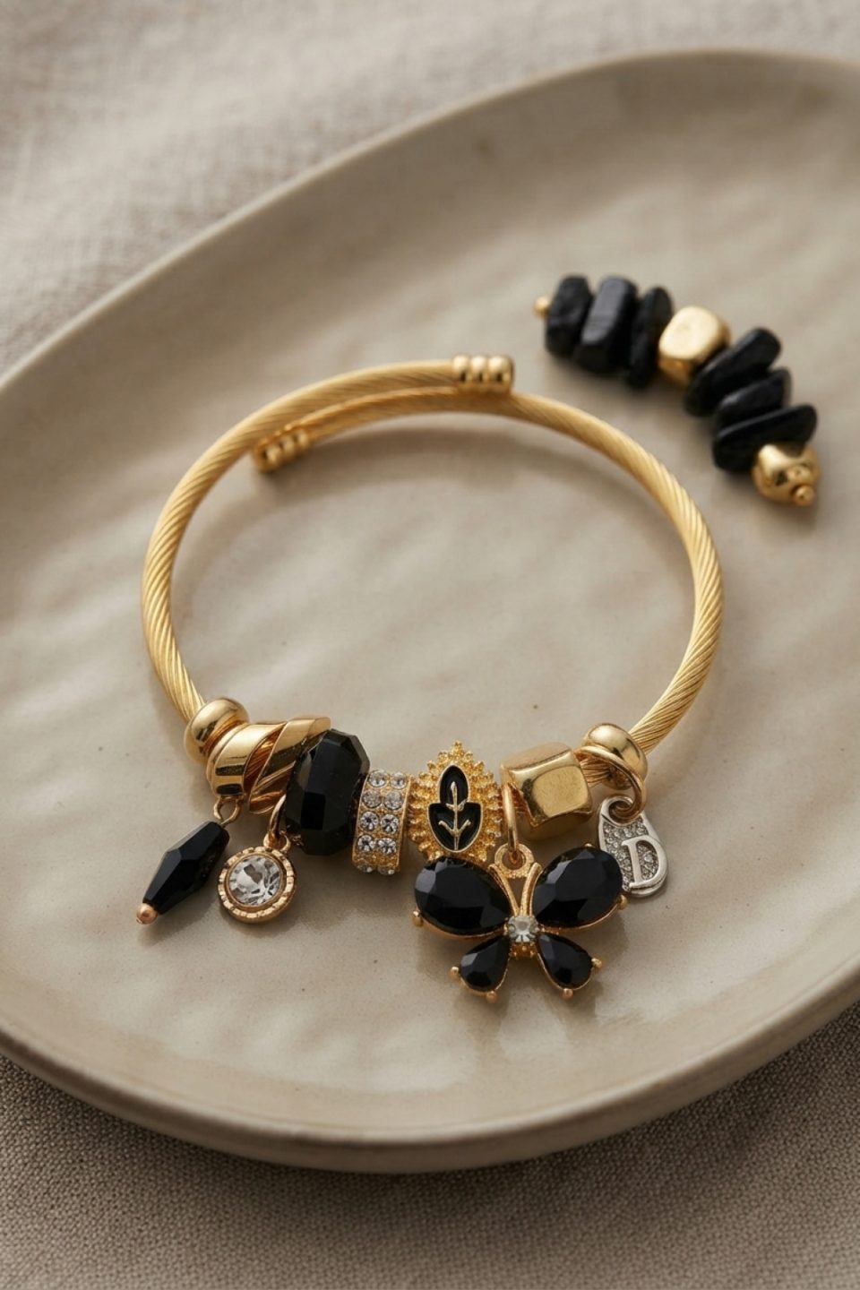 Shekka Siyah Kelebek Model Charmlı Bileklik
