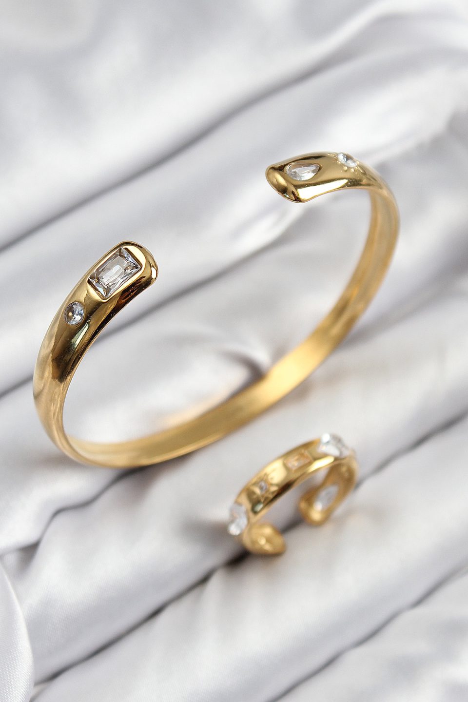 Shekka Pirinç Zirkon Taşlı Ayrık Model Gold Renk Bileklik Yüzük Set