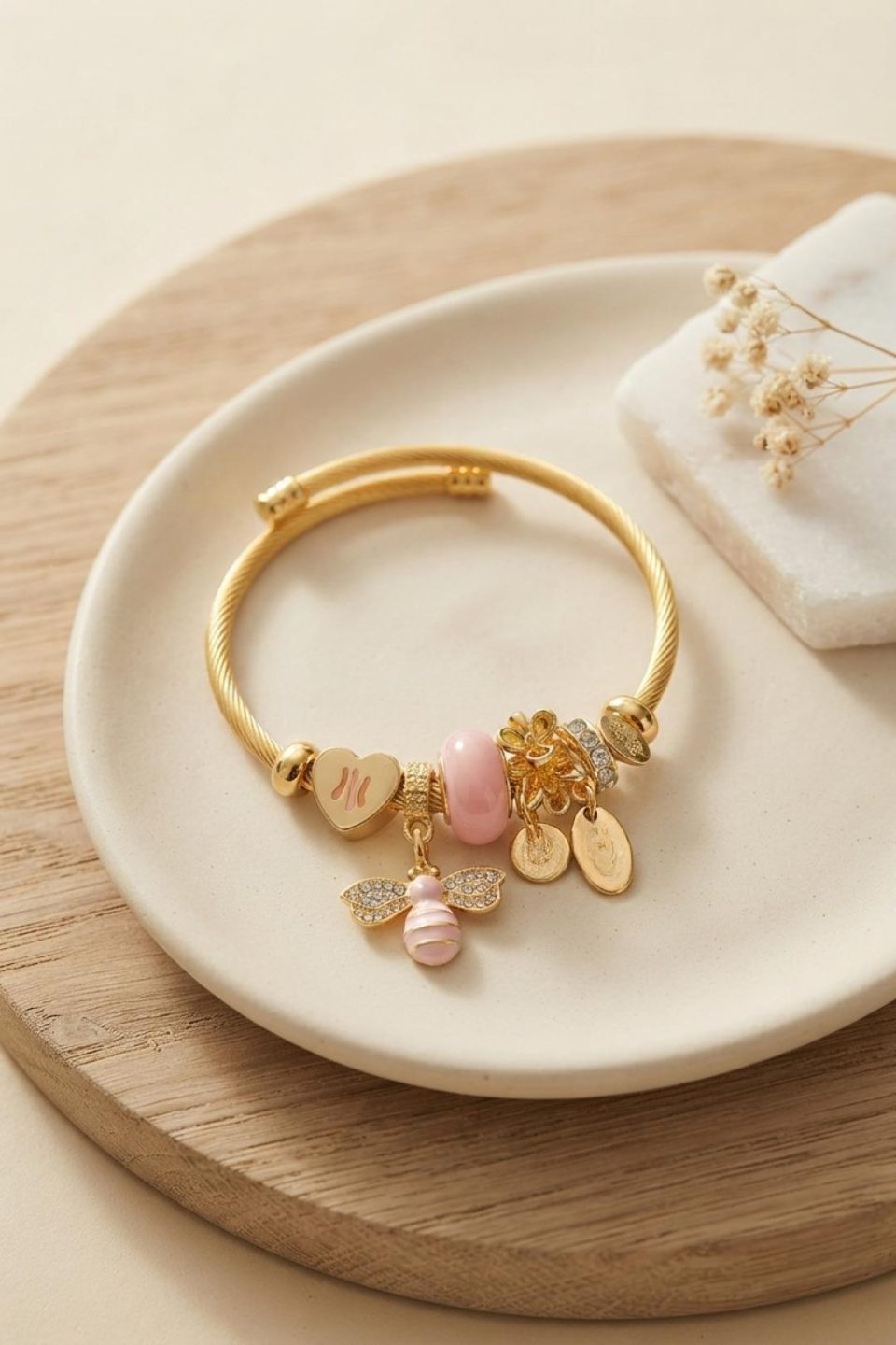 Shekka Kalp ve Arı Model Pembe Charmlı Bileklik