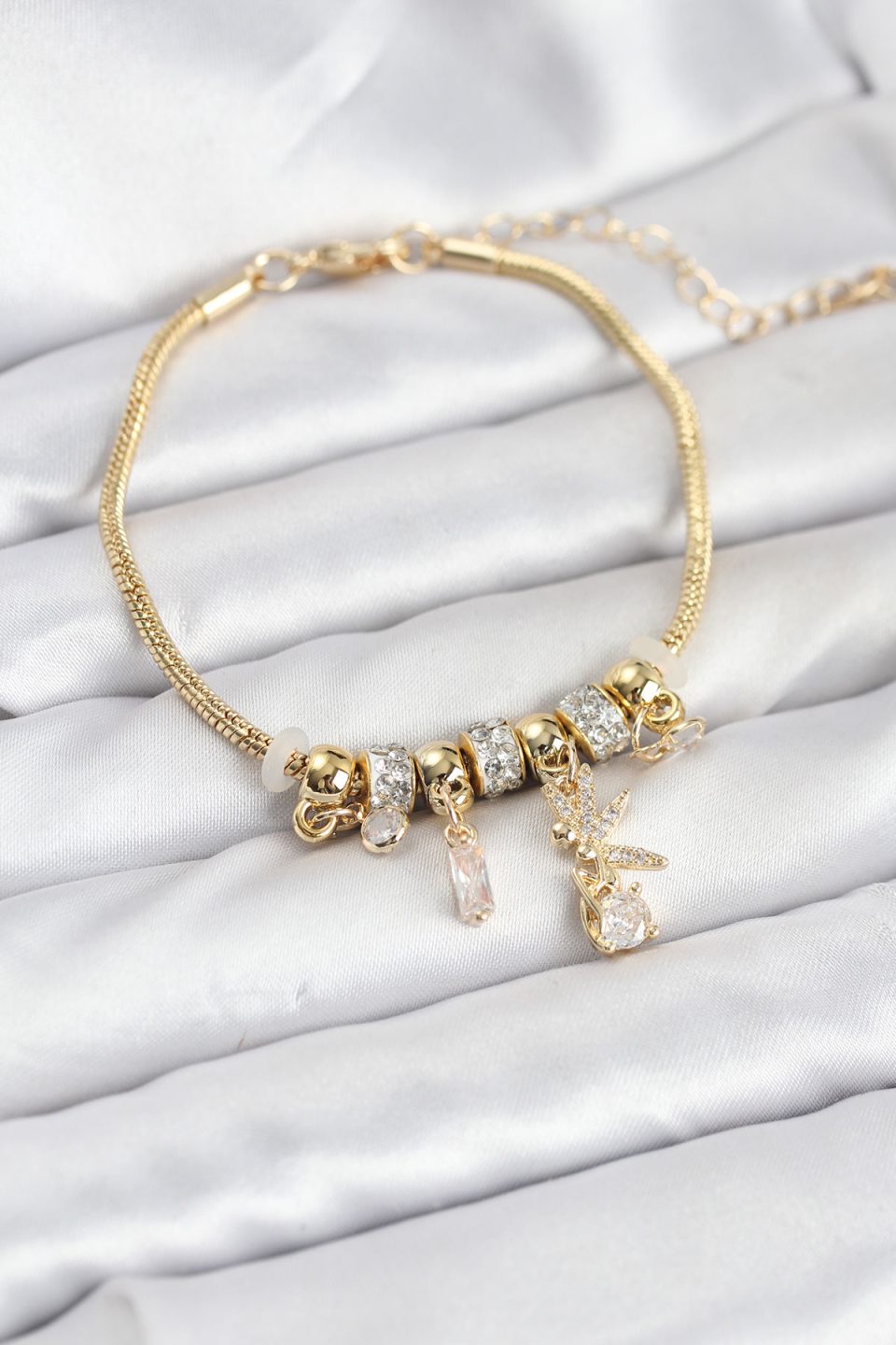 Shekka Pirinç Gold Renk Tinkerbell Charmlı Kadın Bileklik