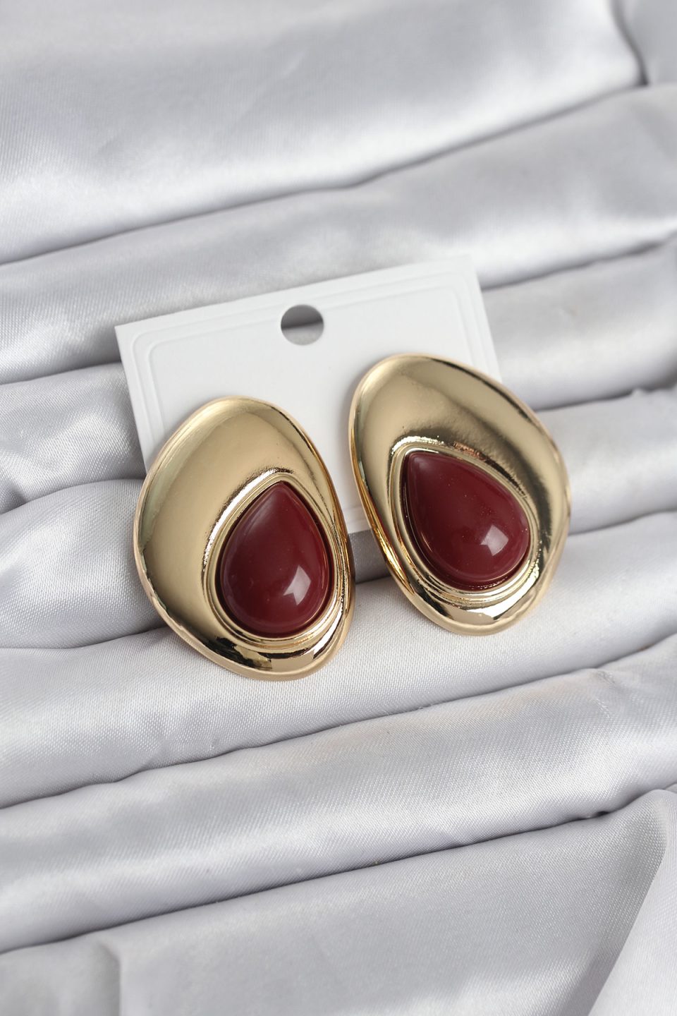Shekka Pirinç Gold Renk Bordo Taşlı Damla Model Vintage Kadın Küpe