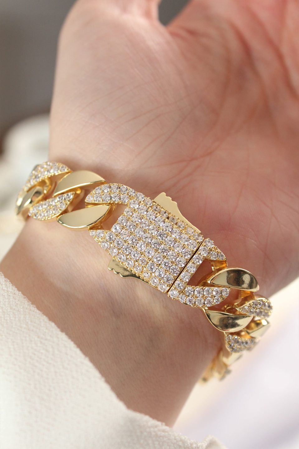 Shekka Vip Seri Pirinç Zirkon Taşlı Gold Renk Gurmet Bileklik — görsel 2