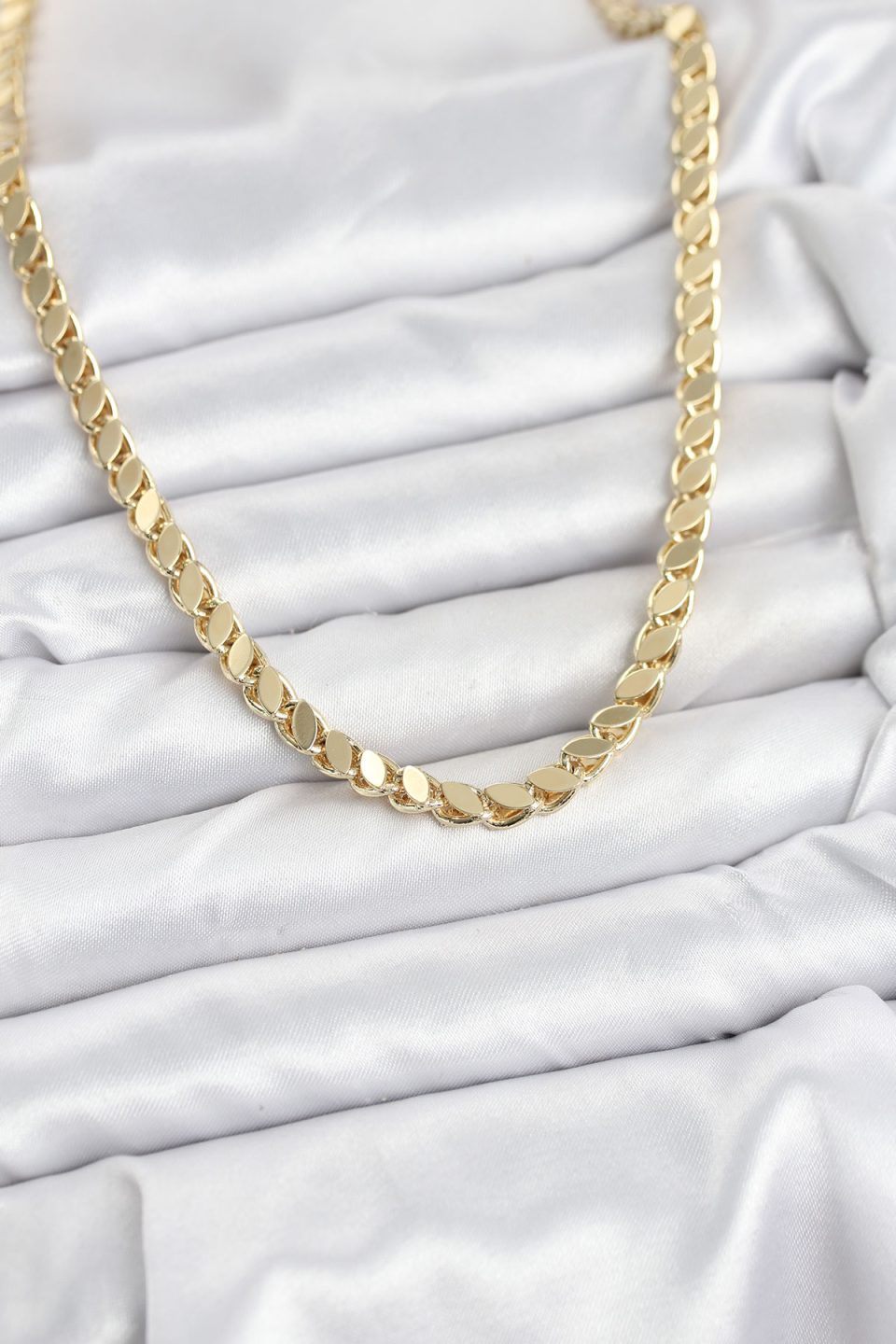 Shekka Xuping Gold Renk Arpa Kolye