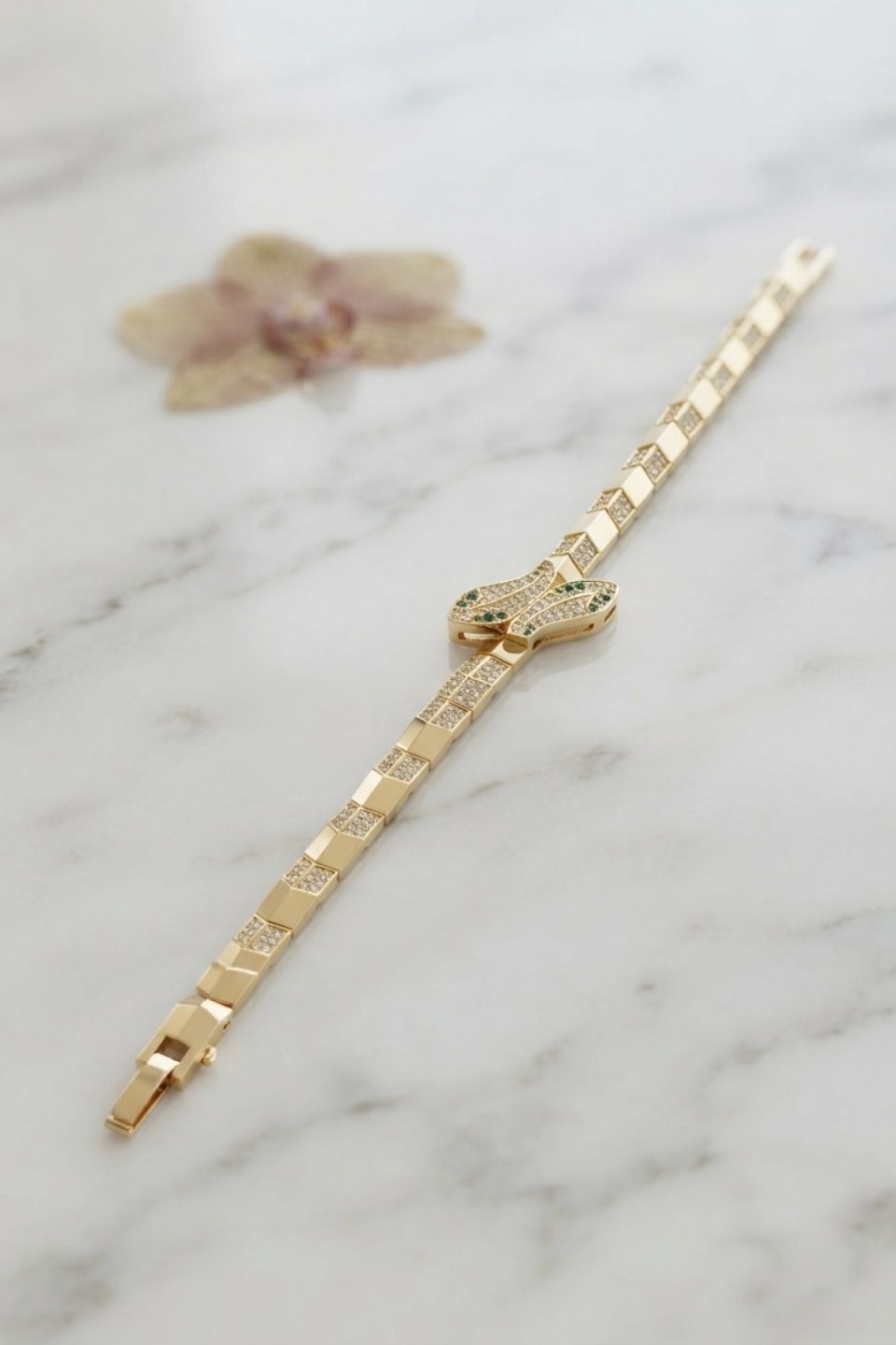 Shekka Gold Renk Pirinç Zirkon Taşlı Yılan Model Kadın Bileklik