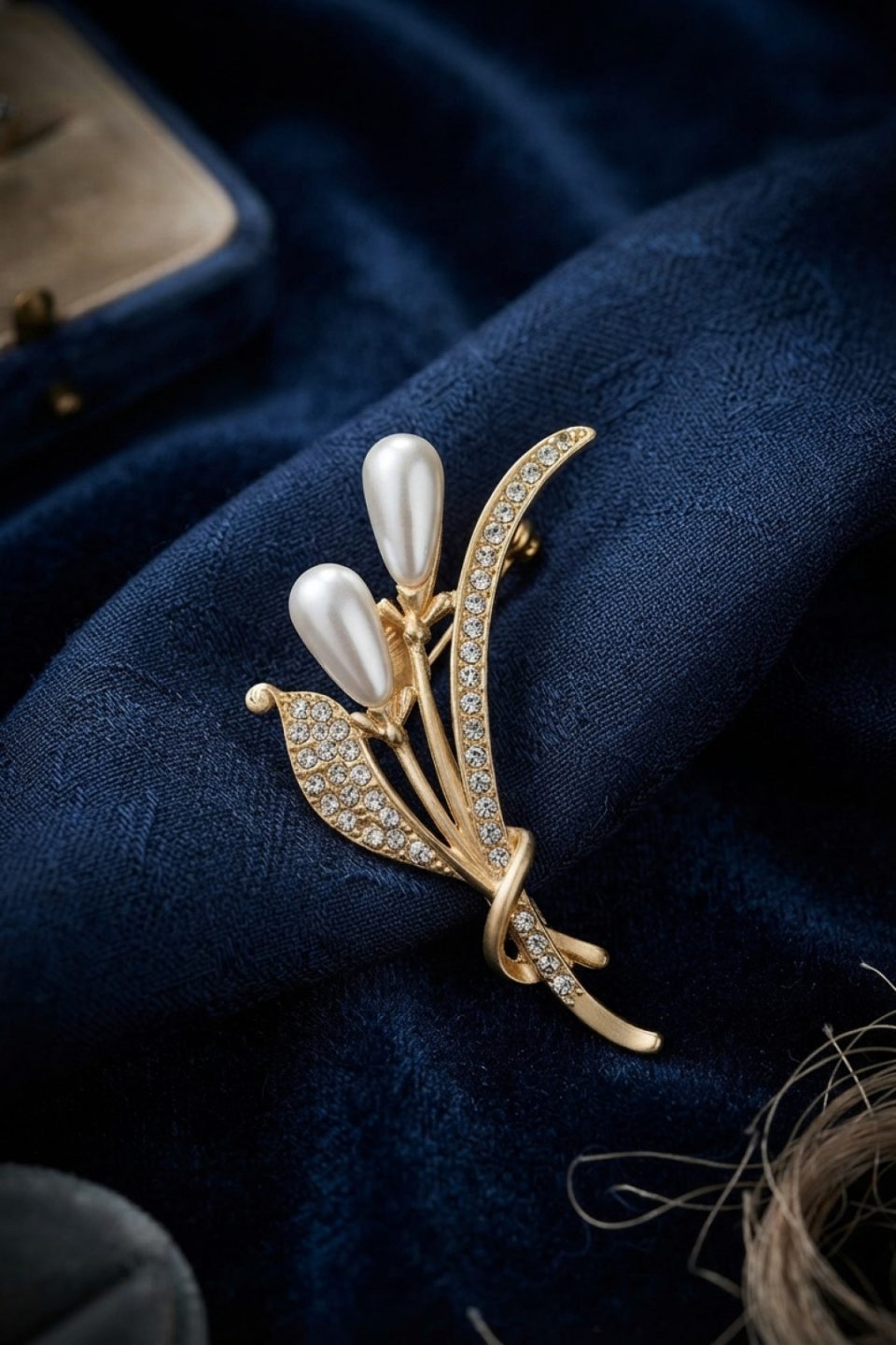 Shekka Gold Renk İncili Model Zirkon Taşlı Broş