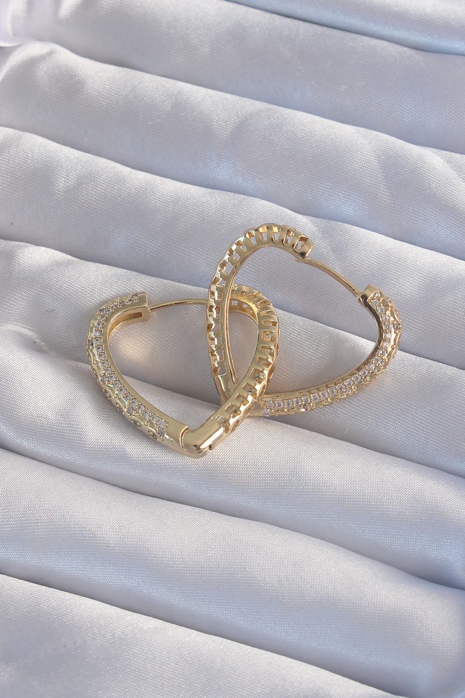Shekka Pirinç Gold Renk Zirkon Taşlı Motifli Kalp Küpe — görsel 2