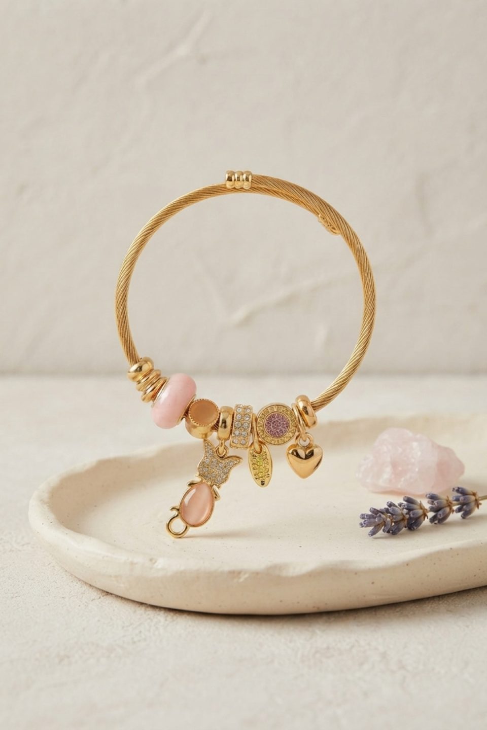 Shekka Pembe Kedi Model Gold Renk Charmlı Bileklik