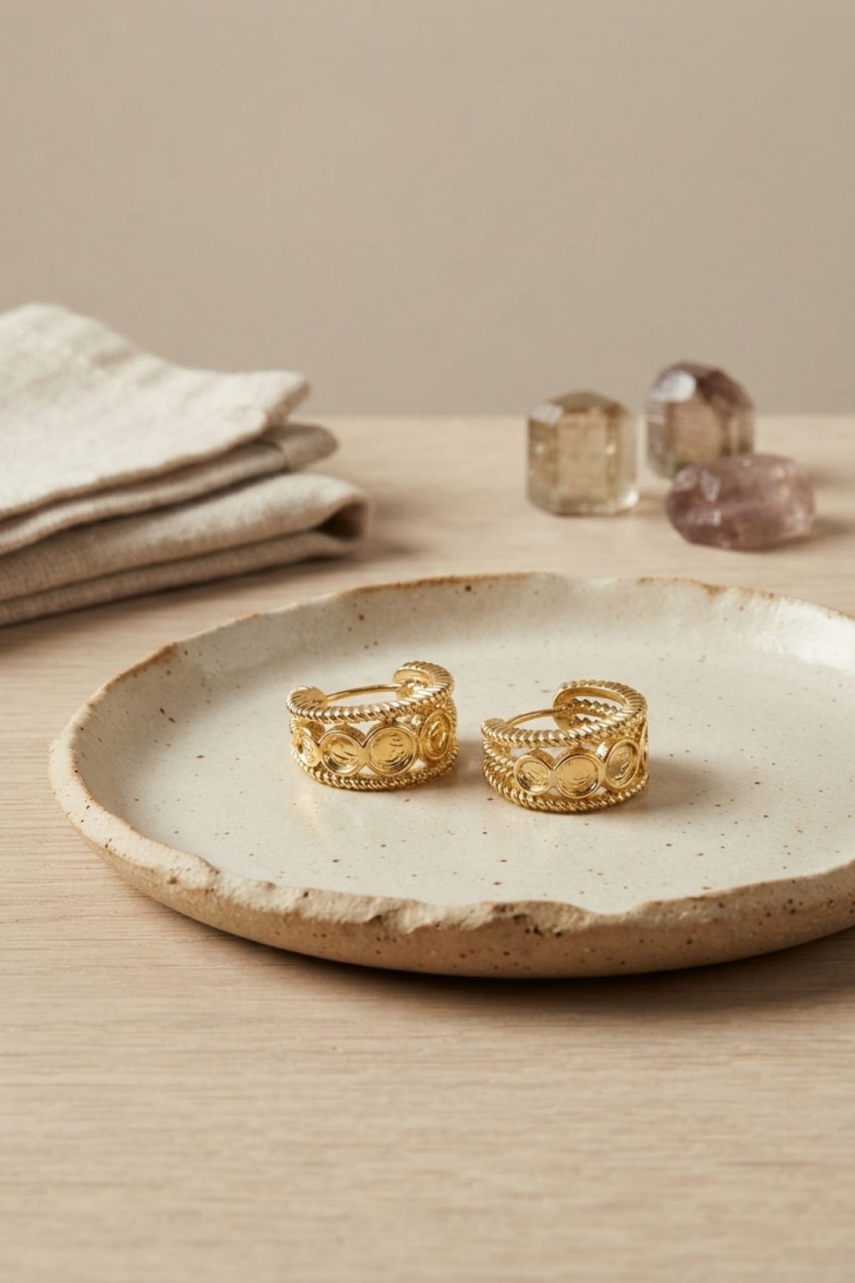 Shekka 316L Çelik Gold Renk Para Figürlü Kenarları İşlemeli Küpe